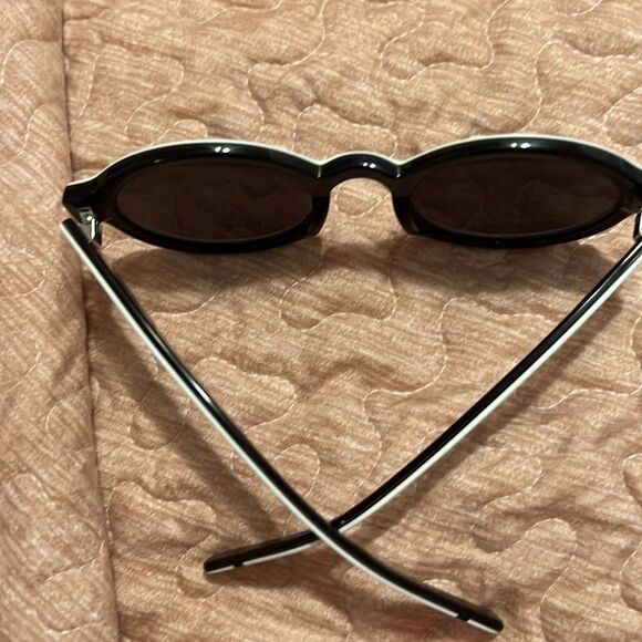 Muse white sunglasses never been used in the original case 70s mod new - Picture 4 of 6